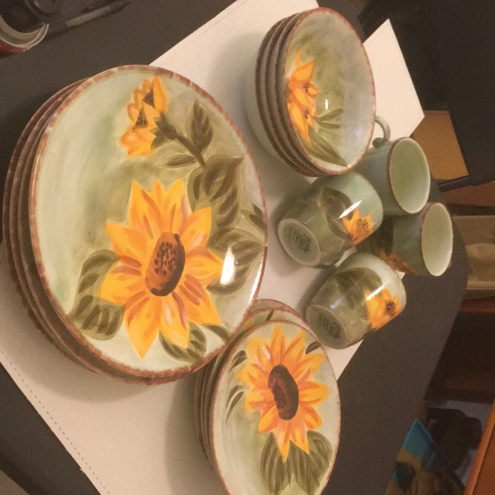 Sunflower 4 piece place setting